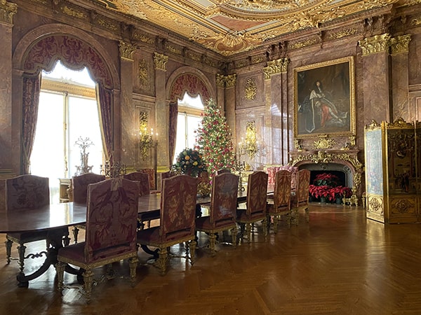 newport-mansions-at-christmas-marble-house-dining-room